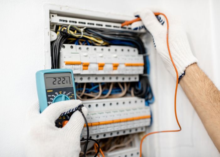 Adequação à NR10 – Inspeção, Relatório e Segurança em Eletricidade Adequação à NR10 - Inspeção, Relatório e Segurança em Eletricidade