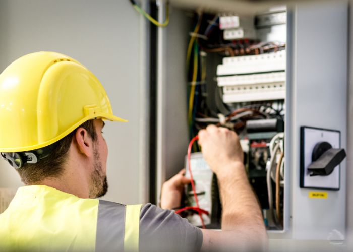 Treinamento NR10 Segurança em Instalações e Serviços com Eletricidade